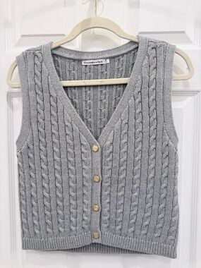 NWOT The A&F Mara Cable Button Up Sweater Vest